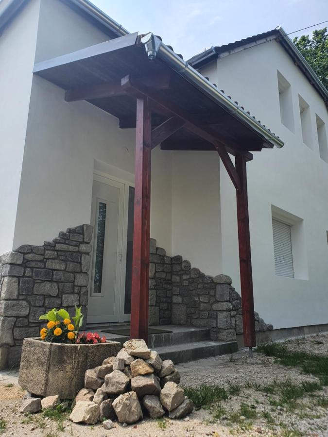 Sosto Apartman Székesfehérvár Esterno foto