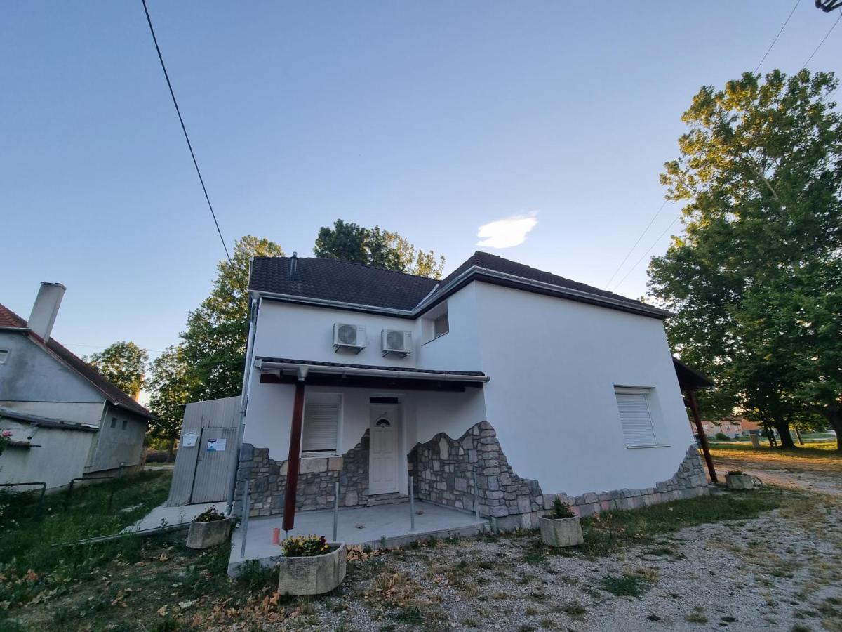 Sosto Apartman Székesfehérvár Esterno foto